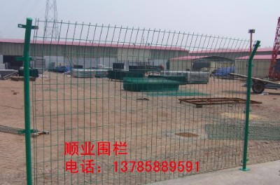雙邊護(hù)欄網(wǎng)現(xiàn)貨供應(yīng)