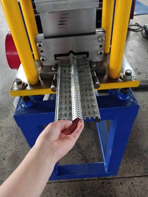 彩鋼魚網(wǎng)片成型機(jī)設(shè)備廠家泊頭興和壓瓦機(jī)